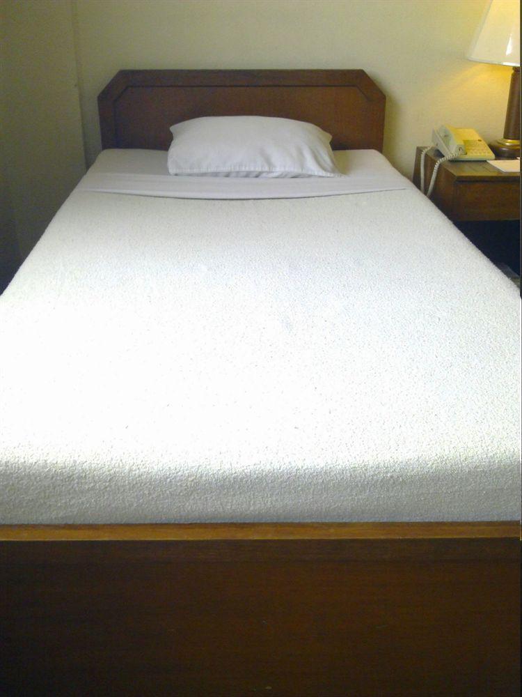 Mabini Mansion Hotel & Residential Suites Manila Bagian luar foto