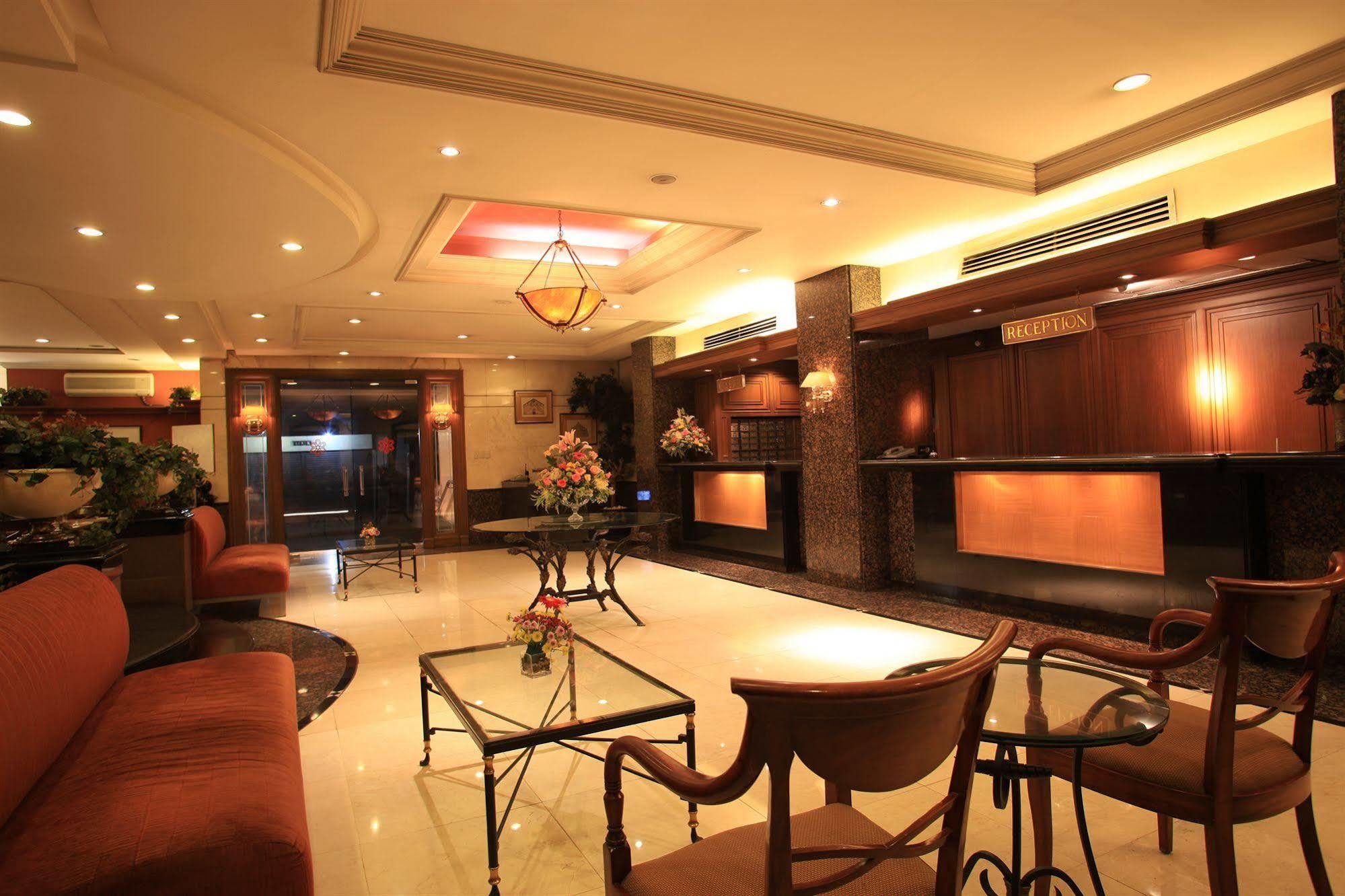 Mabini Mansion Hotel & Residential Suites Manila Bagian luar foto