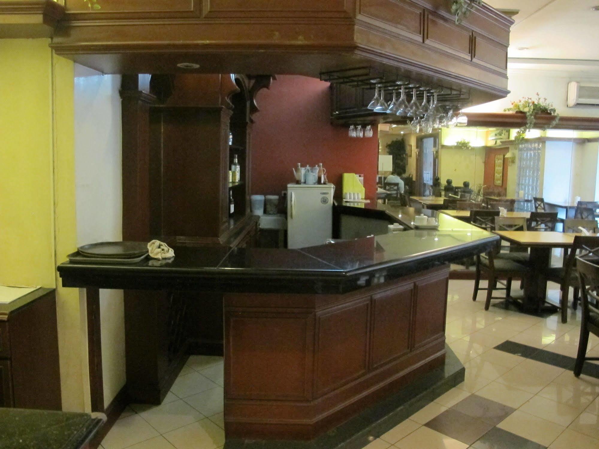 Mabini Mansion Hotel & Residential Suites Manila Bagian luar foto