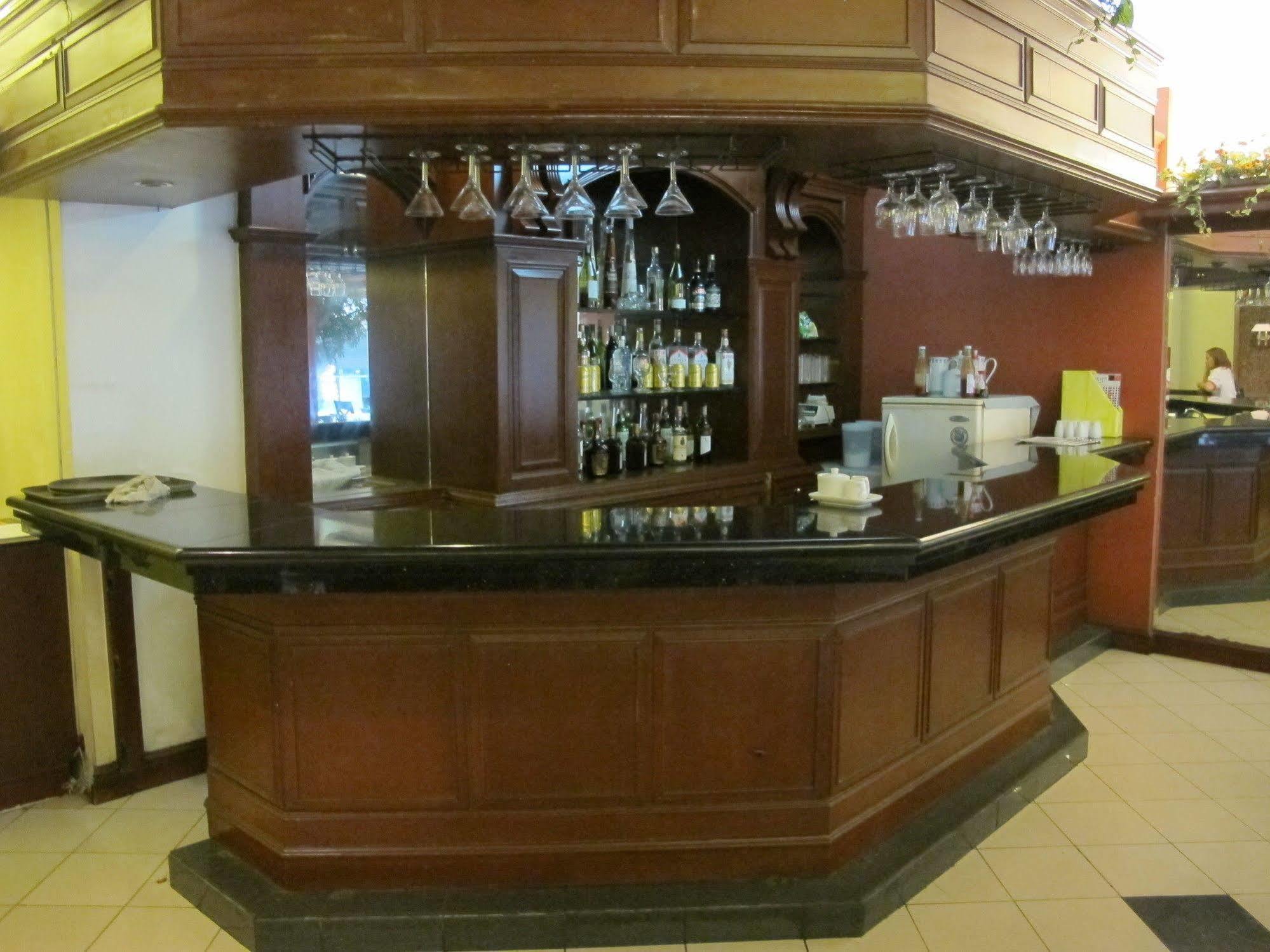 Mabini Mansion Hotel & Residential Suites Manila Bagian luar foto