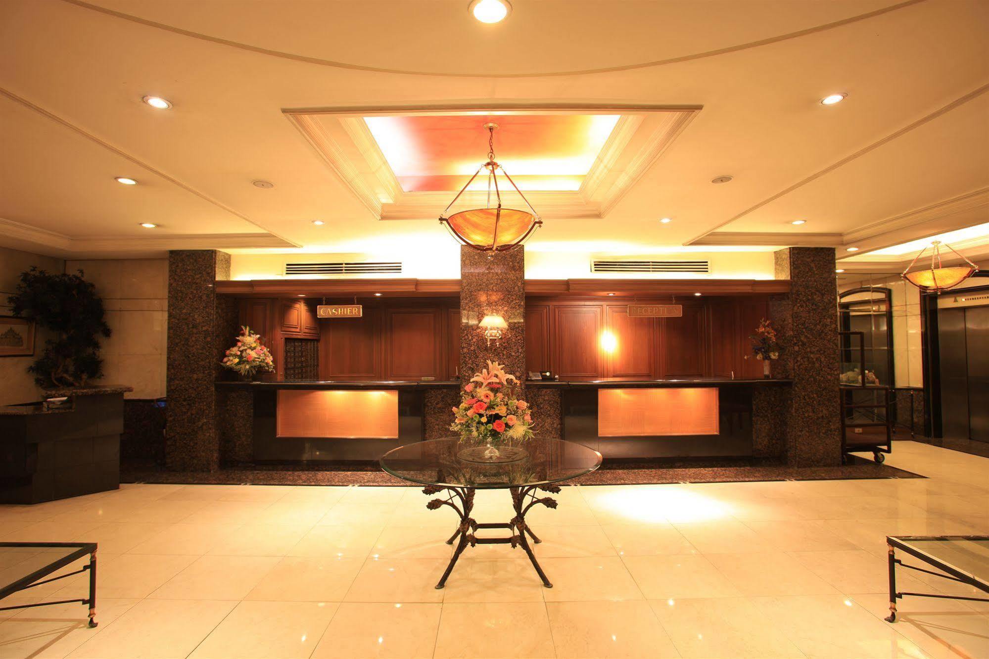 Mabini Mansion Hotel & Residential Suites Manila Bagian luar foto